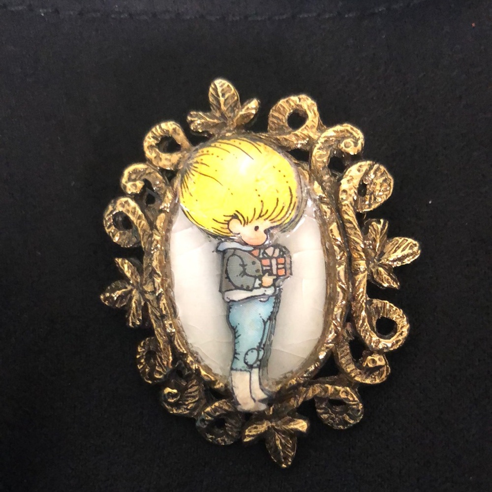 VINTAGE SIGNED BROOCH WITH BOY HOLDING GIFT